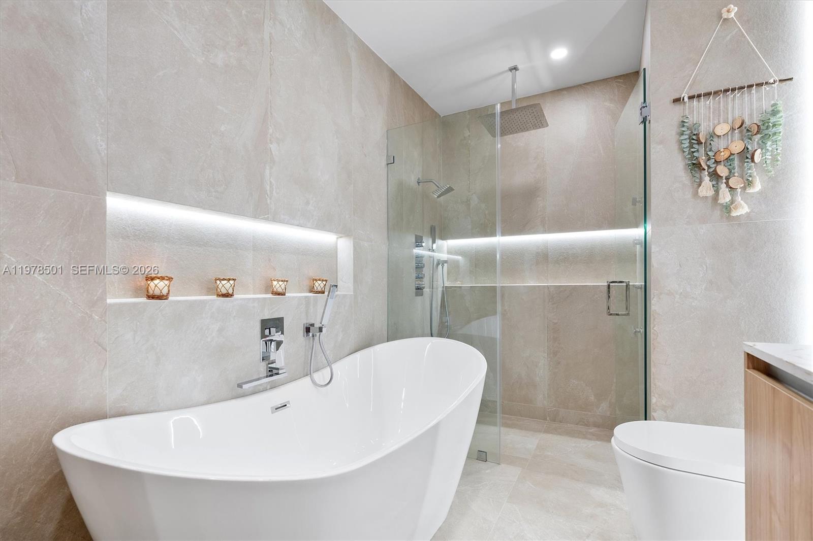 HOLLYWOOD HILLS - Residential Lease