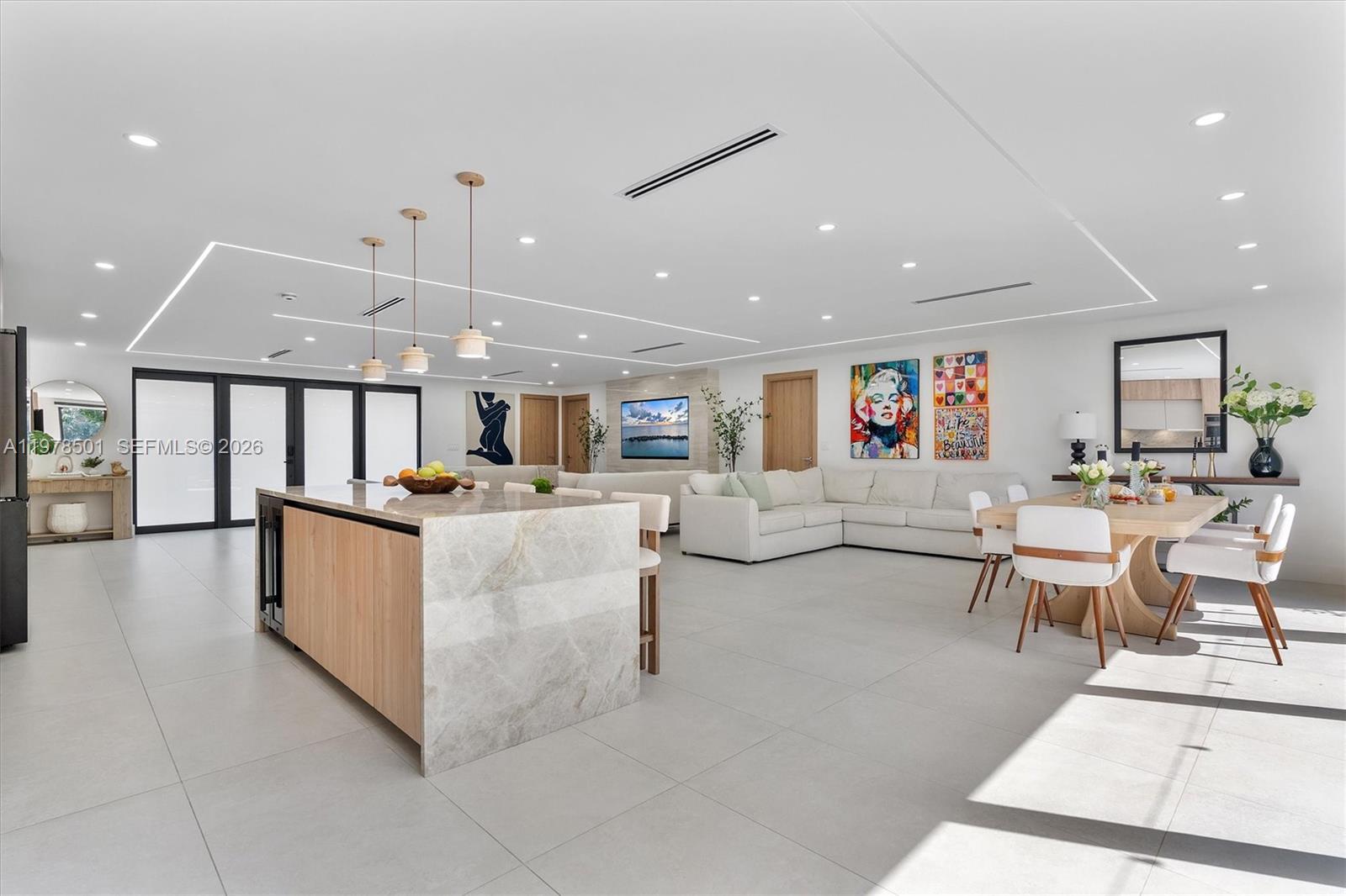 HOLLYWOOD HILLS - Residential Lease