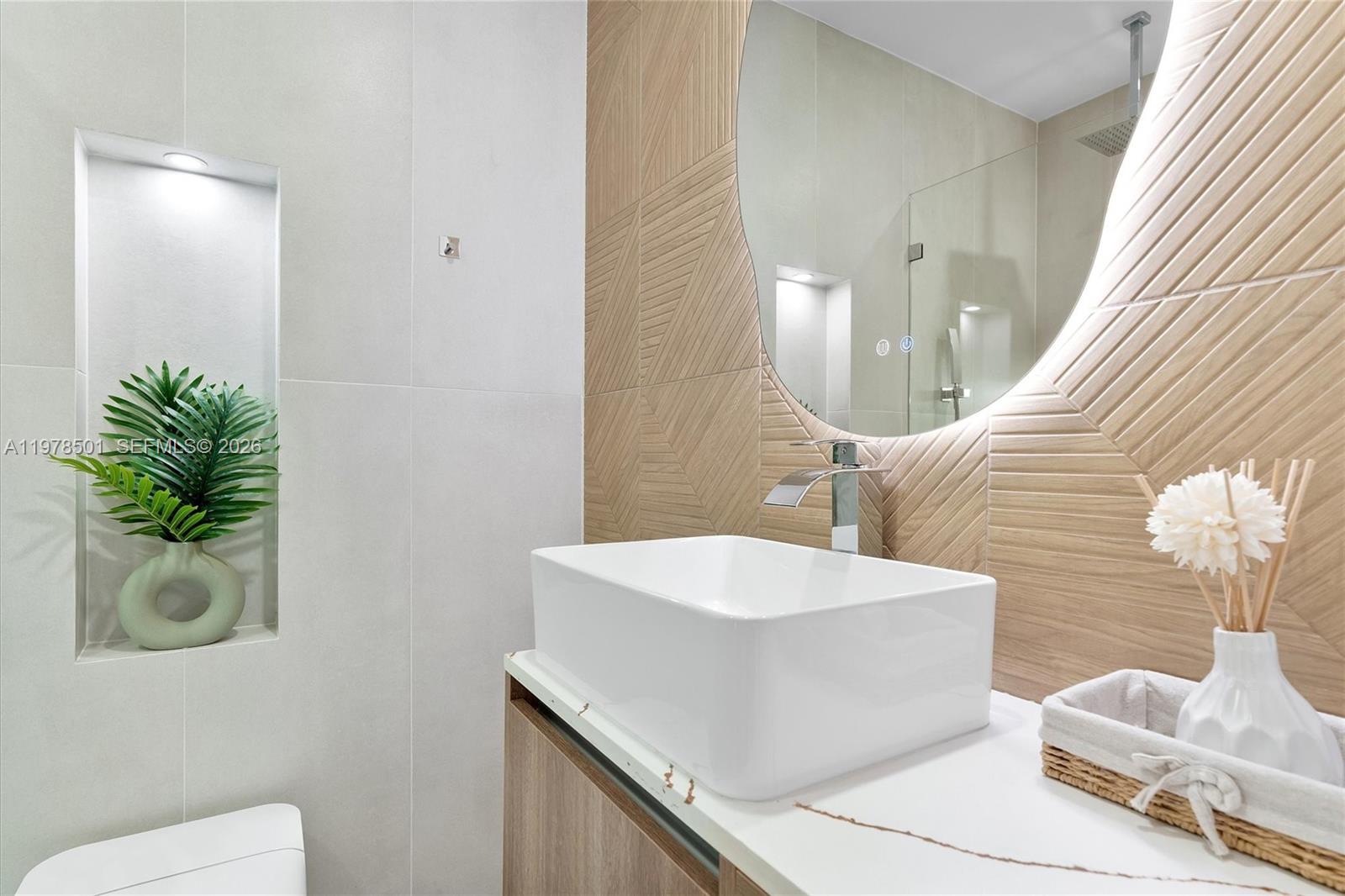 HOLLYWOOD HILLS - Residential Lease