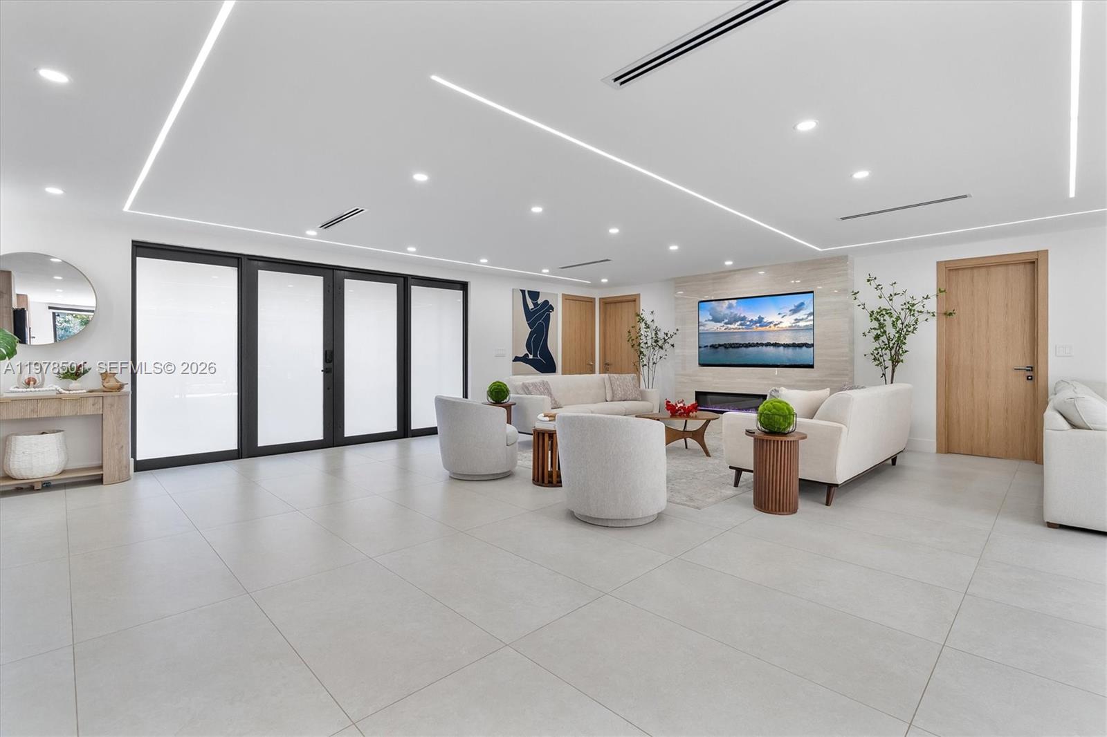 HOLLYWOOD HILLS - Residential Lease