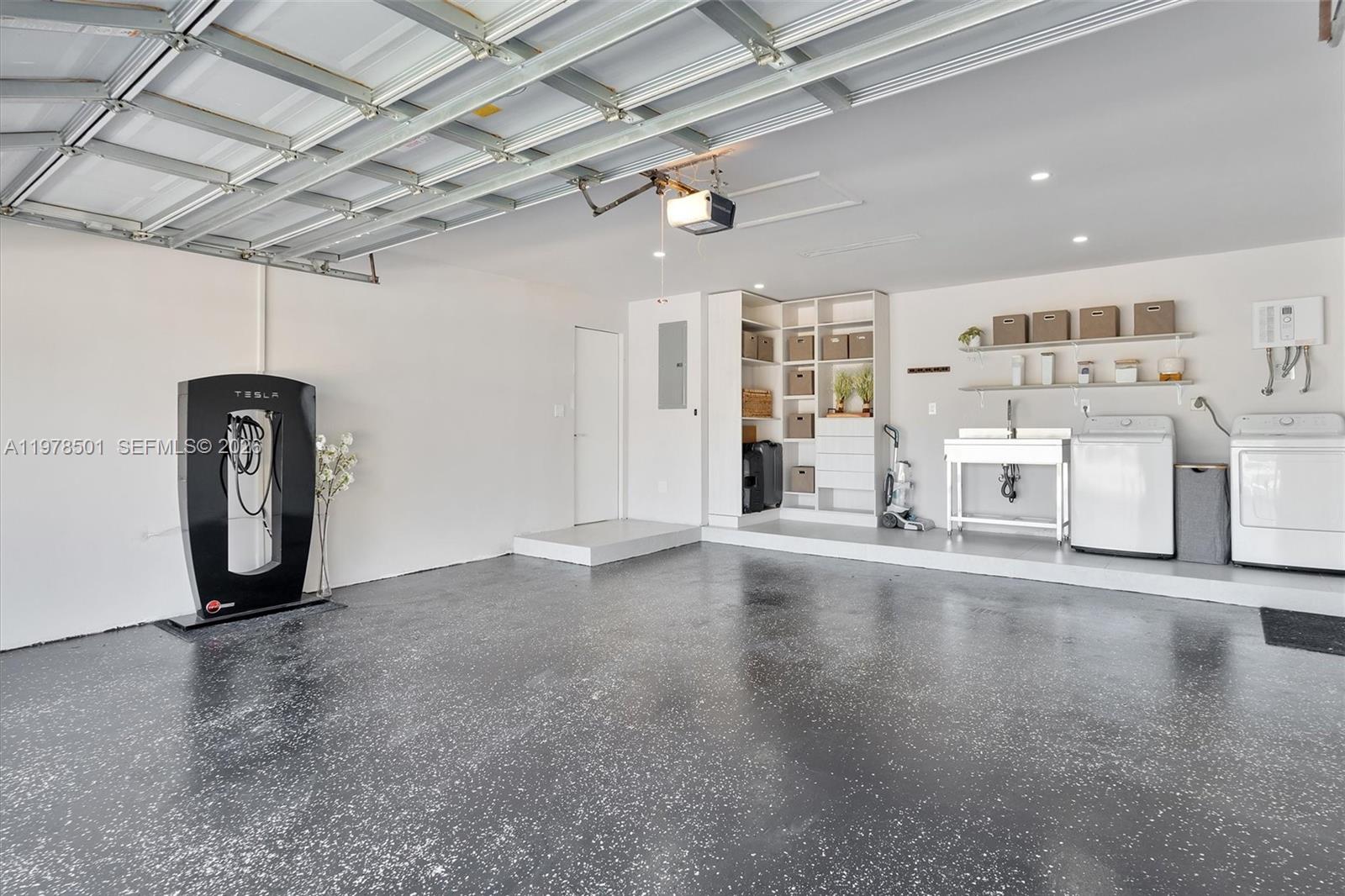 HOLLYWOOD HILLS - Residential Lease