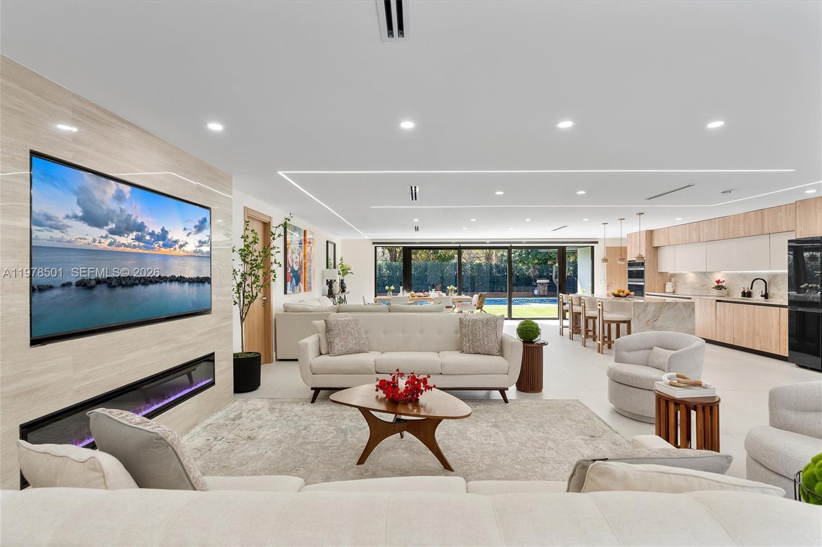 HOLLYWOOD HILLS - Residential Lease