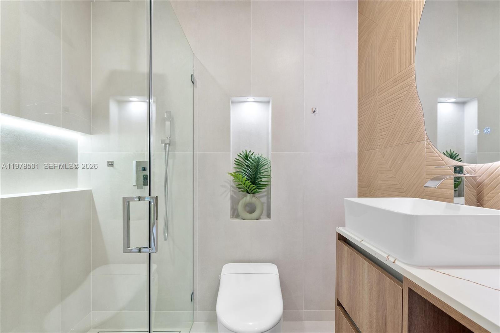 HOLLYWOOD HILLS - Residential Lease