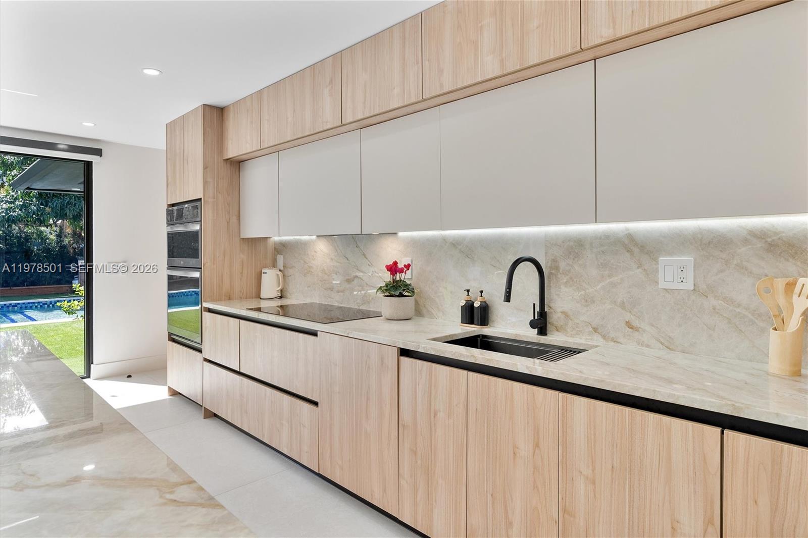 HOLLYWOOD HILLS - Residential Lease