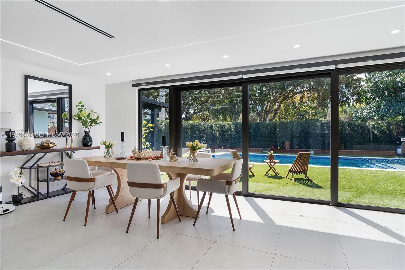 HOLLYWOOD HILLS - Residential Lease