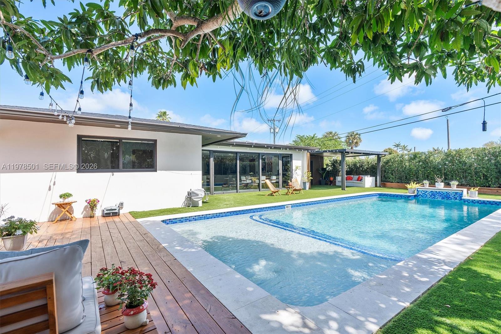 HOLLYWOOD HILLS - Residential Lease