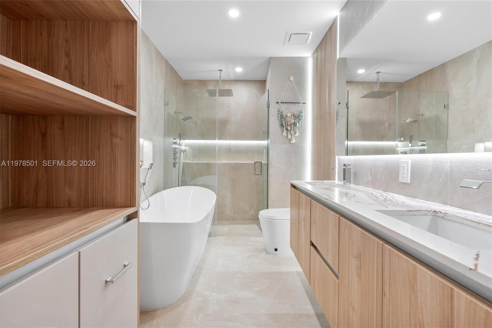 HOLLYWOOD HILLS - Residential Lease