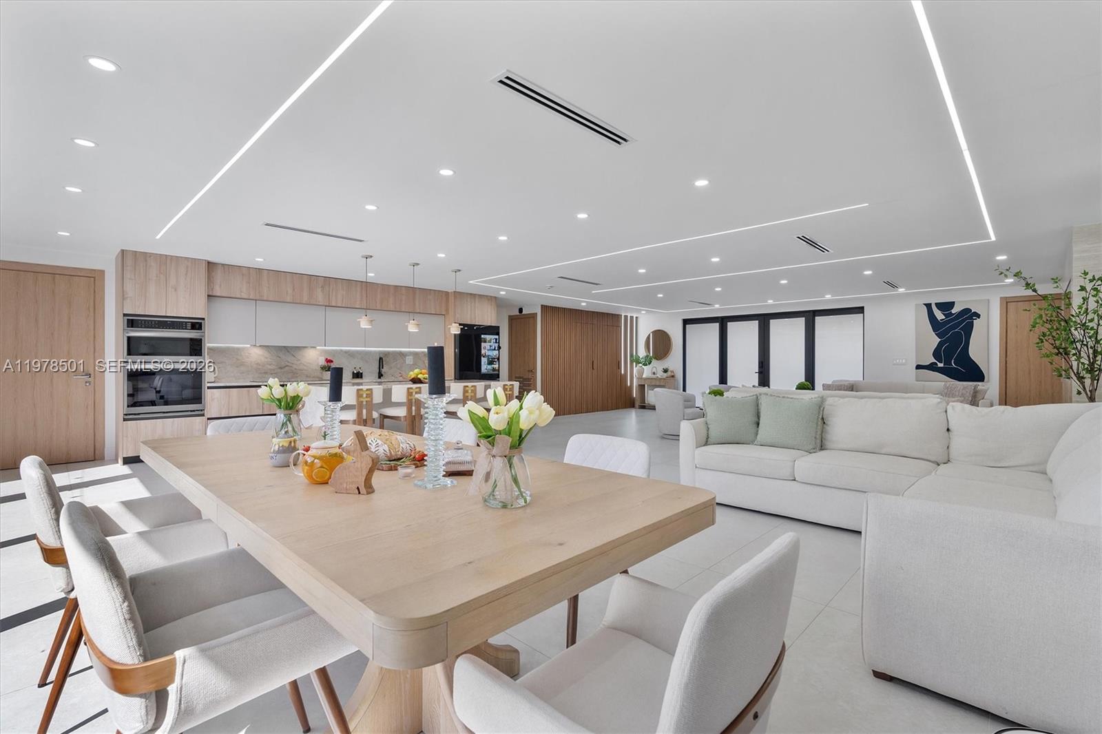 HOLLYWOOD HILLS - Residential Lease