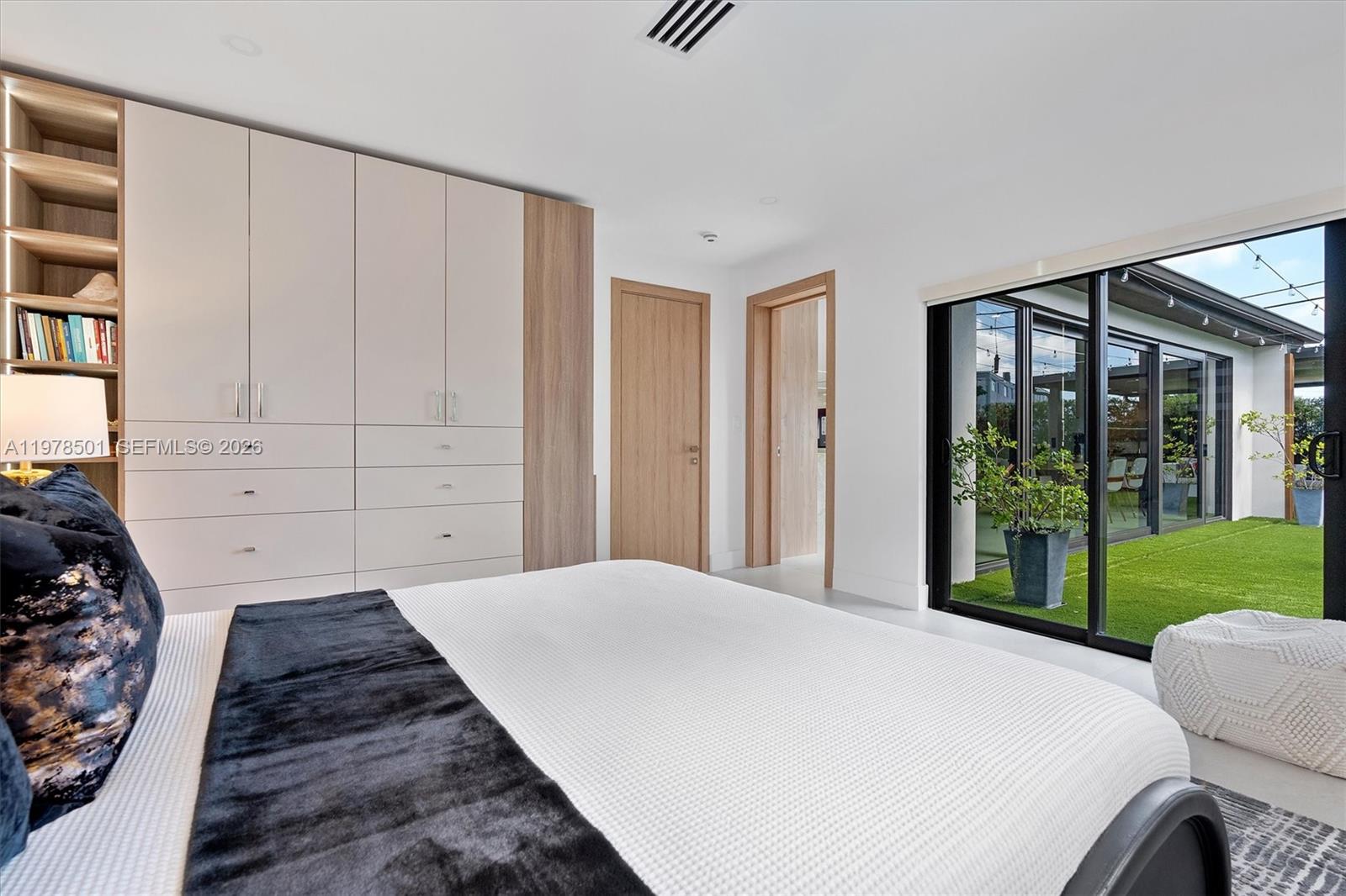 HOLLYWOOD HILLS - Residential Lease