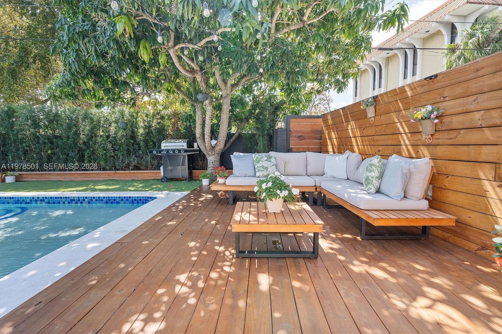 HOLLYWOOD HILLS - Residential Lease