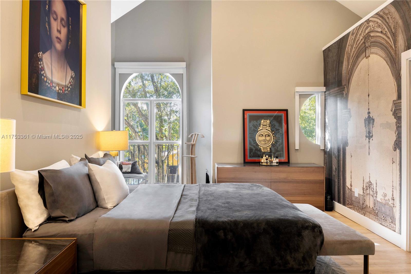 3149 Mary St 3149