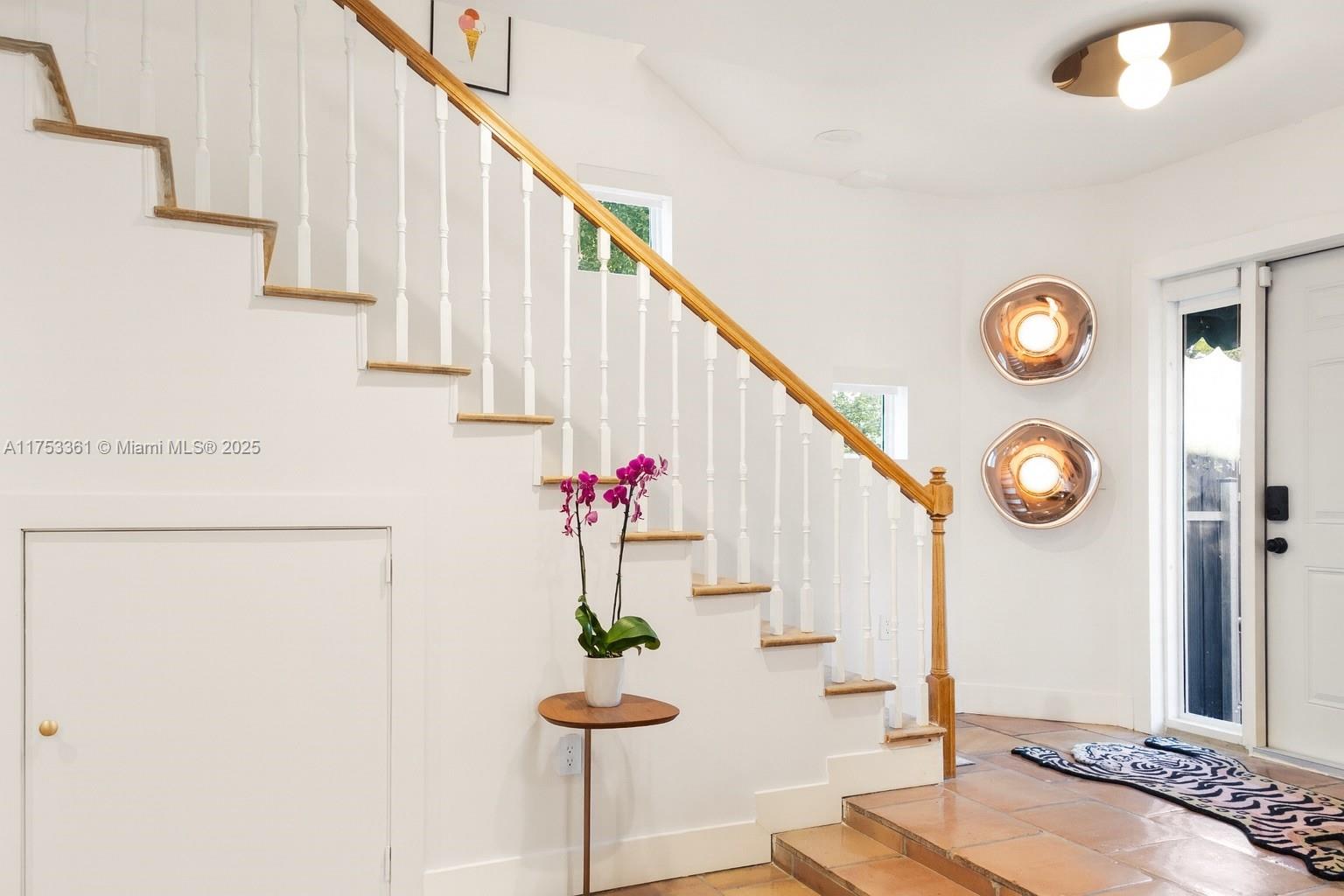 3149 Mary St 3149
