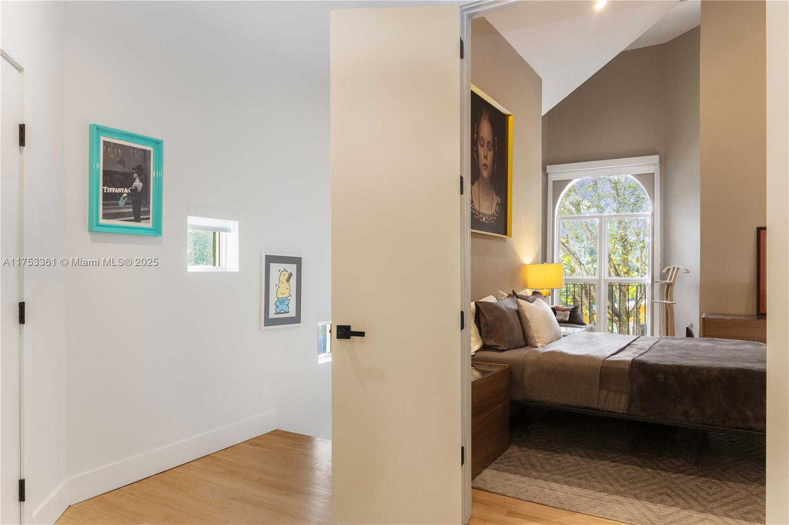 3149 Mary St 3149