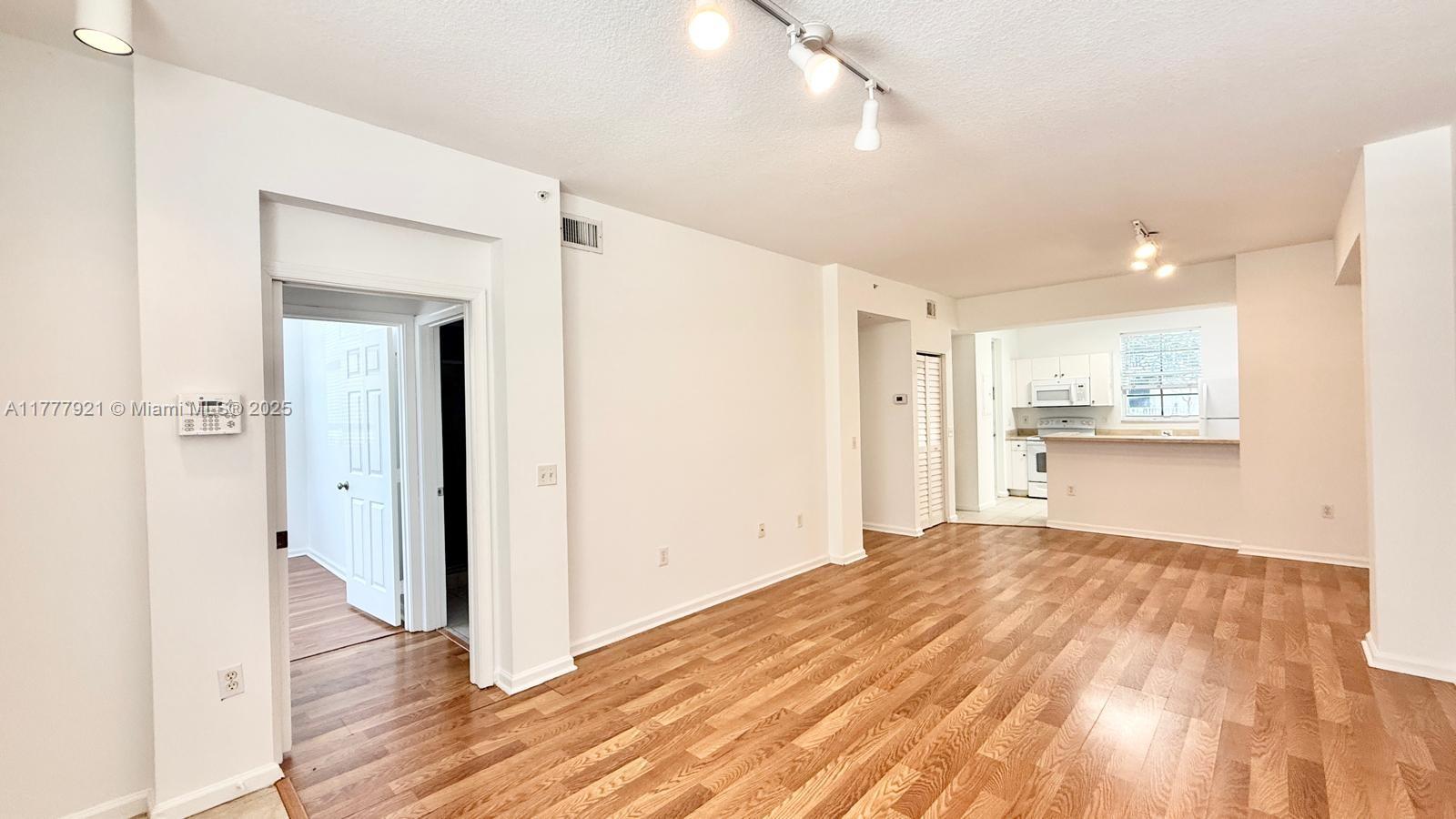 VILLAGE AT ABACOA CONDO - Residential Lease