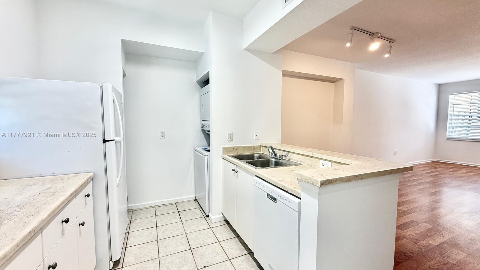 VILLAGE AT ABACOA CONDO - Residential Lease