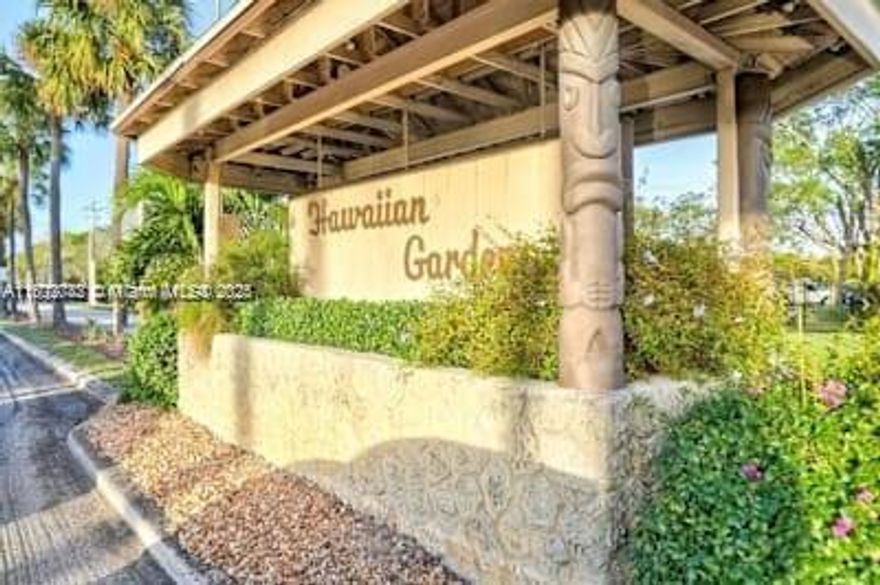 Spacious 2 bedroom , 2-bathroom condo in the highly desirable 55+ community of Hawaiian Gardens..   well-maintained with  variety of fantastic amenities, including a heated pool,  Billiards ,gym, sauna, library, BBQ AREA , Water and internet are included in the H0A.