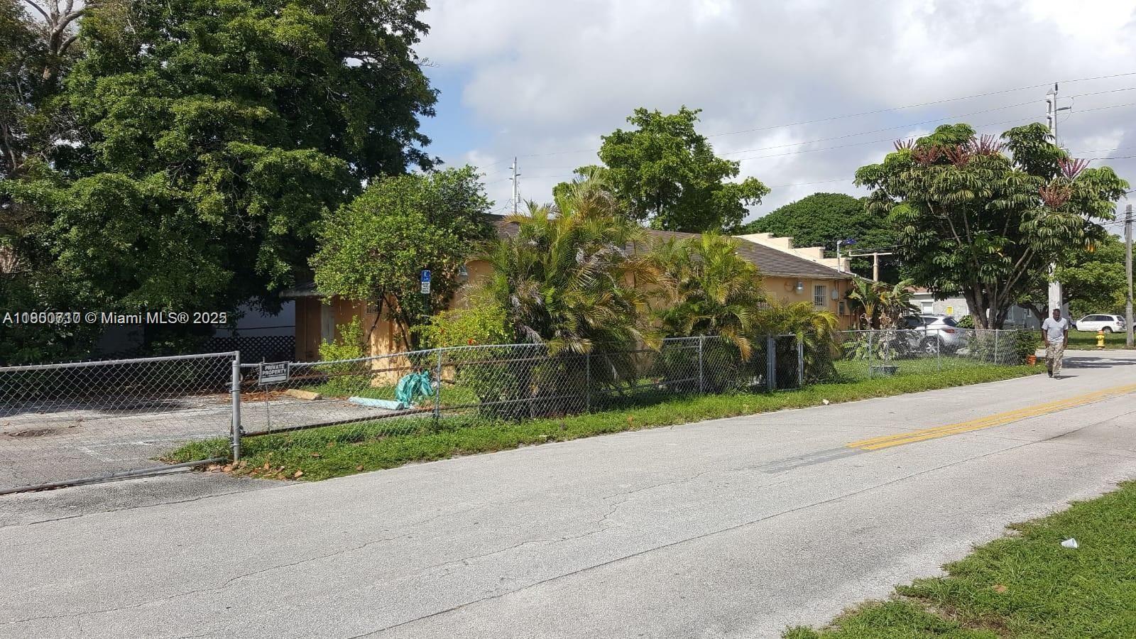 Property for Sale at 520 Nw 2nd Ave, Hallandale Beach, Broward County, Florida - Bedrooms: 5 
Bathrooms: 2  - $499,000