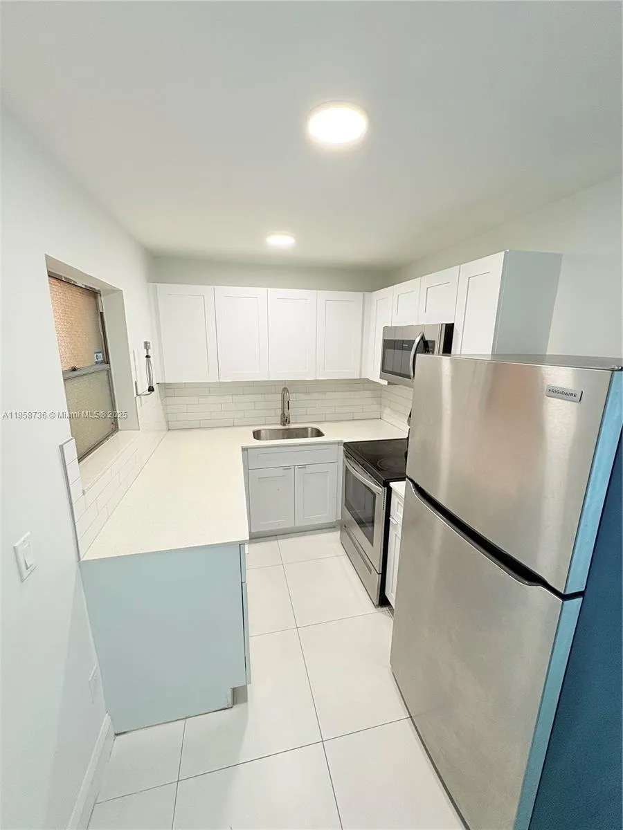 Miami, Florida 33144, United States, 1 Bedroom Bedrooms, ,1 BathroomBathrooms,Residential,Active,192117