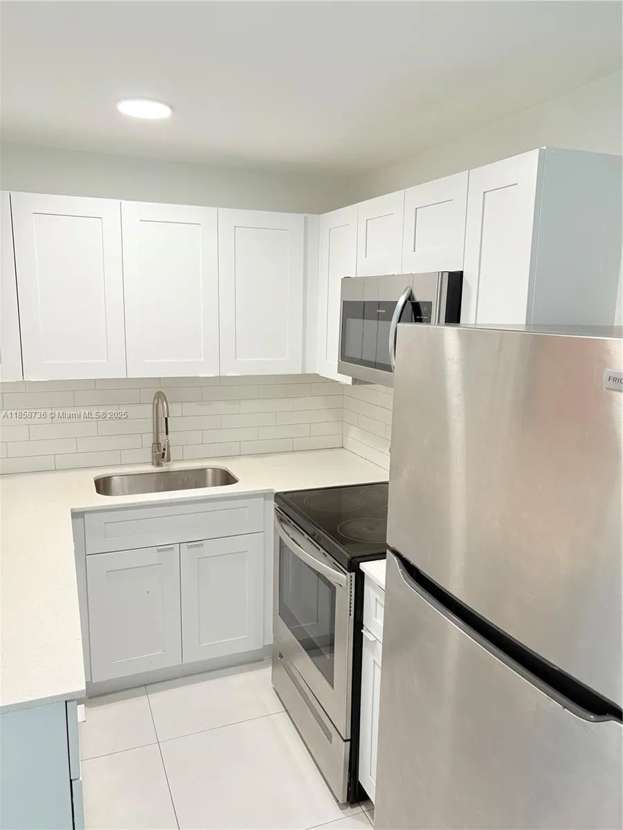 Miami, Florida 33144, United States, 1 Bedroom Bedrooms, ,1 BathroomBathrooms,Residential,Active,192117