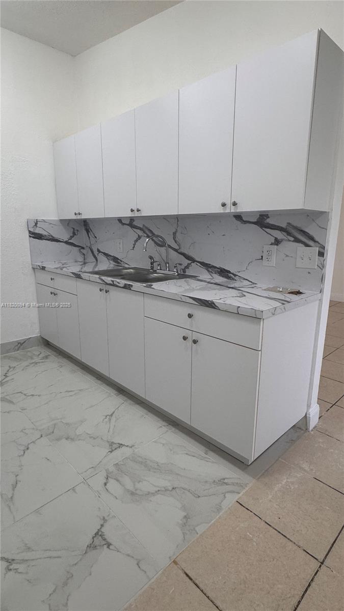 LESLIE ESTATES SEC FIVE - Residential Lease