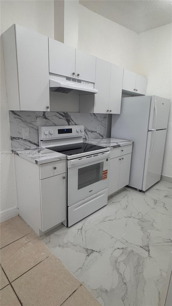 LESLIE ESTATES SEC FIVE - Residential Lease