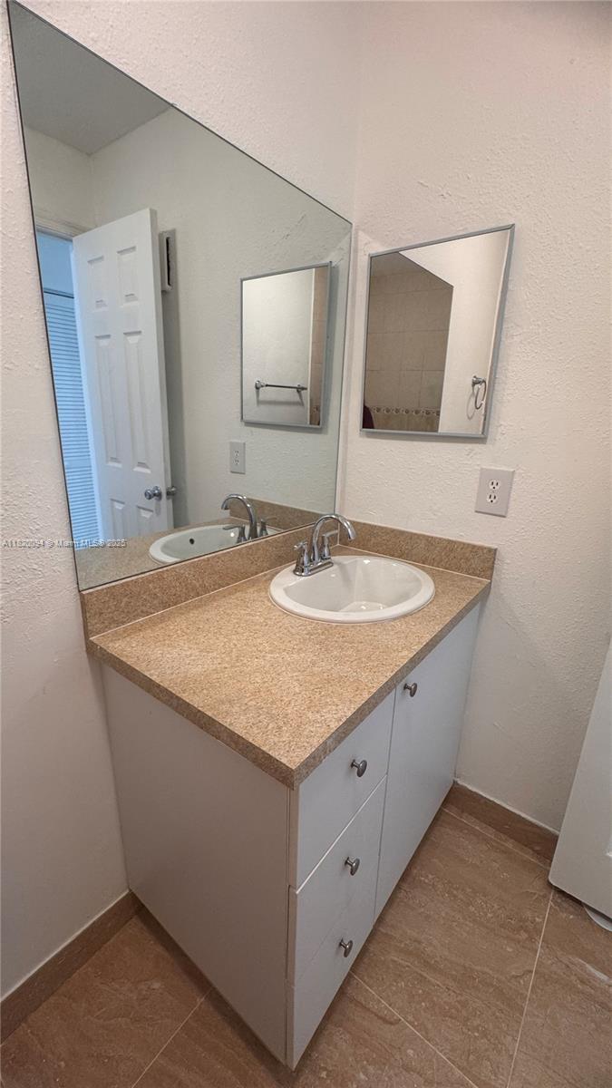 LESLIE ESTATES SEC FIVE - Residential Lease