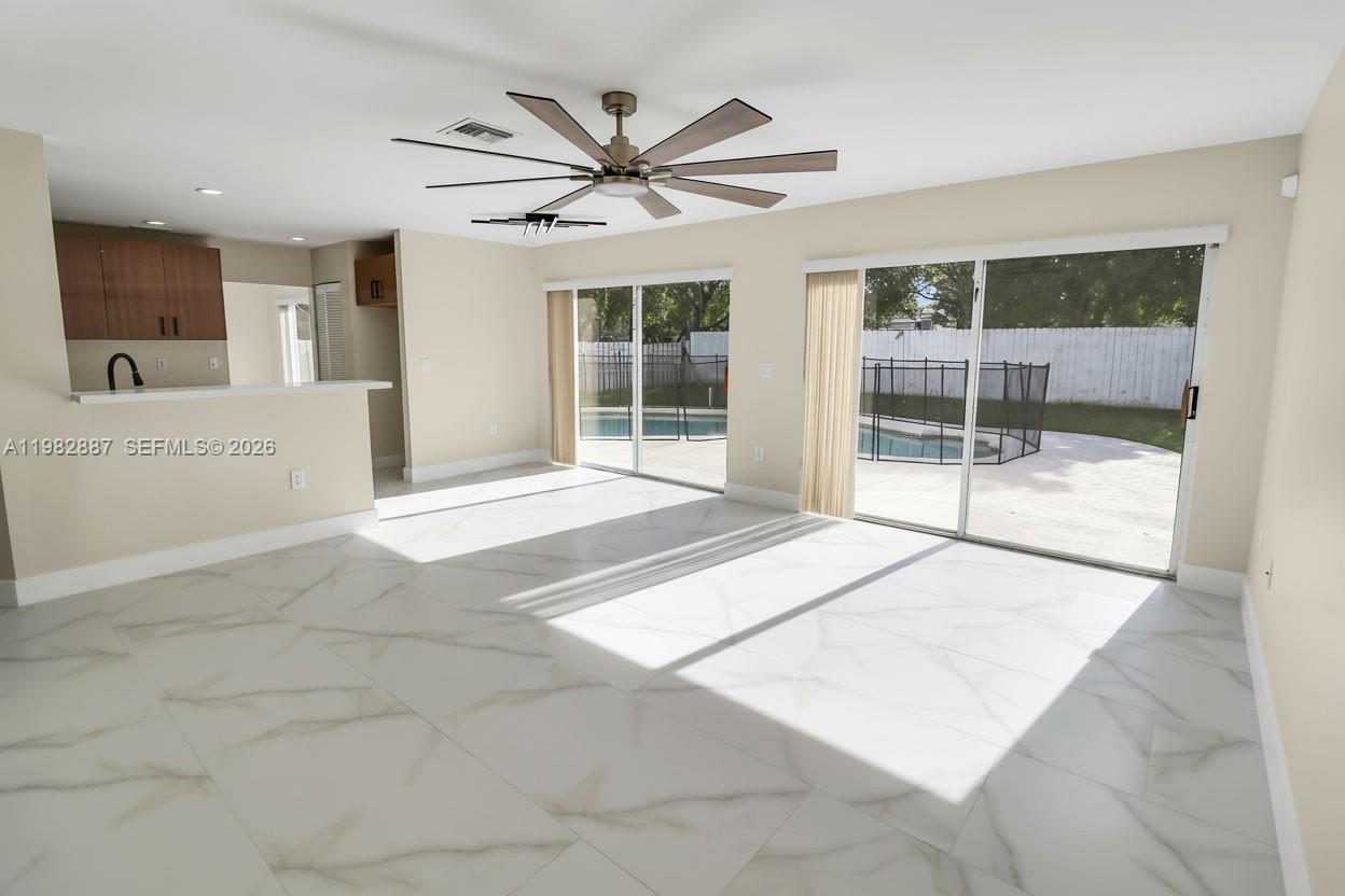 SAWGRASS PLANTATION - Residential