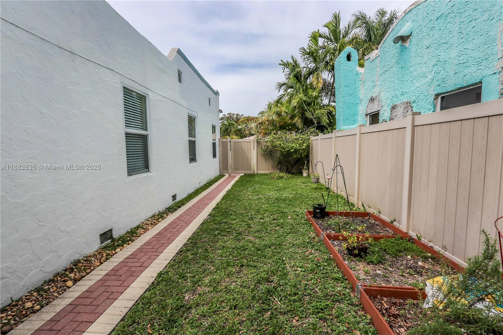 HOLLYWOOD - Residential Lease