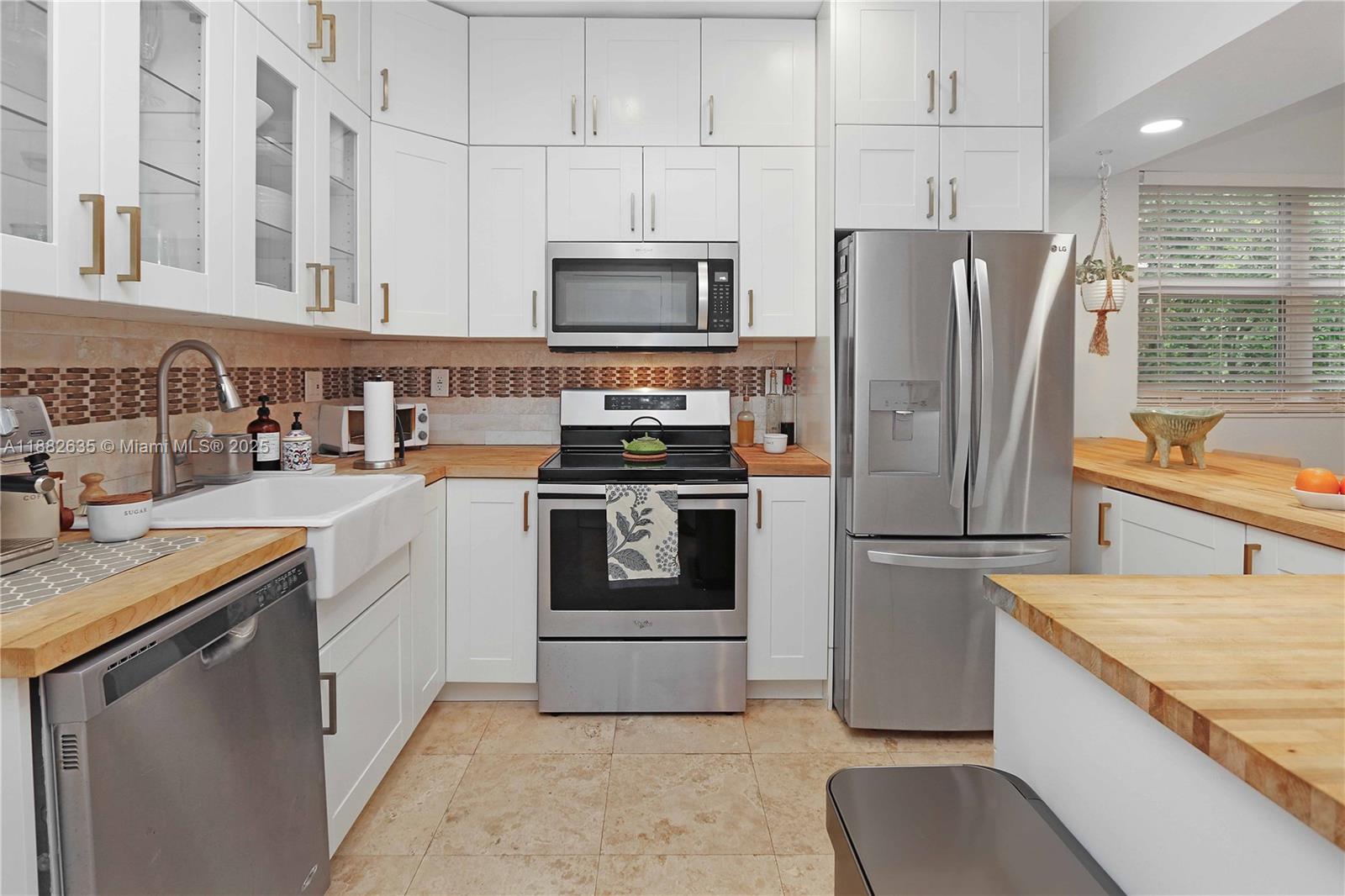 HOLLYWOOD - Residential Lease