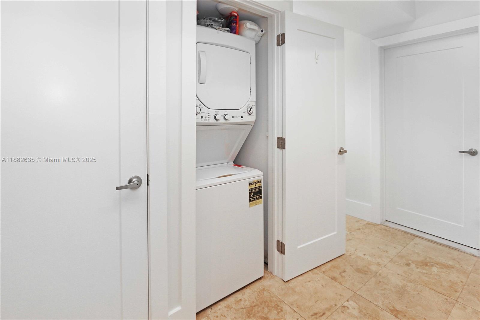 HOLLYWOOD - Residential Lease