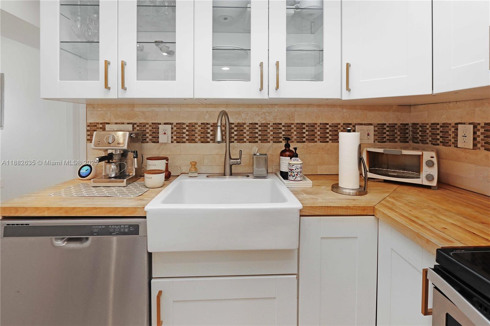 HOLLYWOOD - Residential Lease