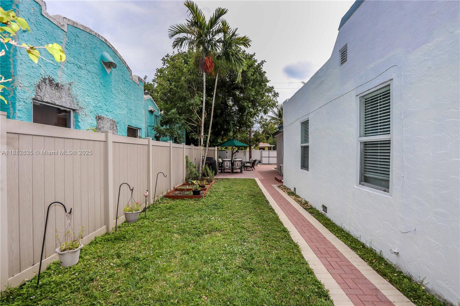 HOLLYWOOD - Residential Lease