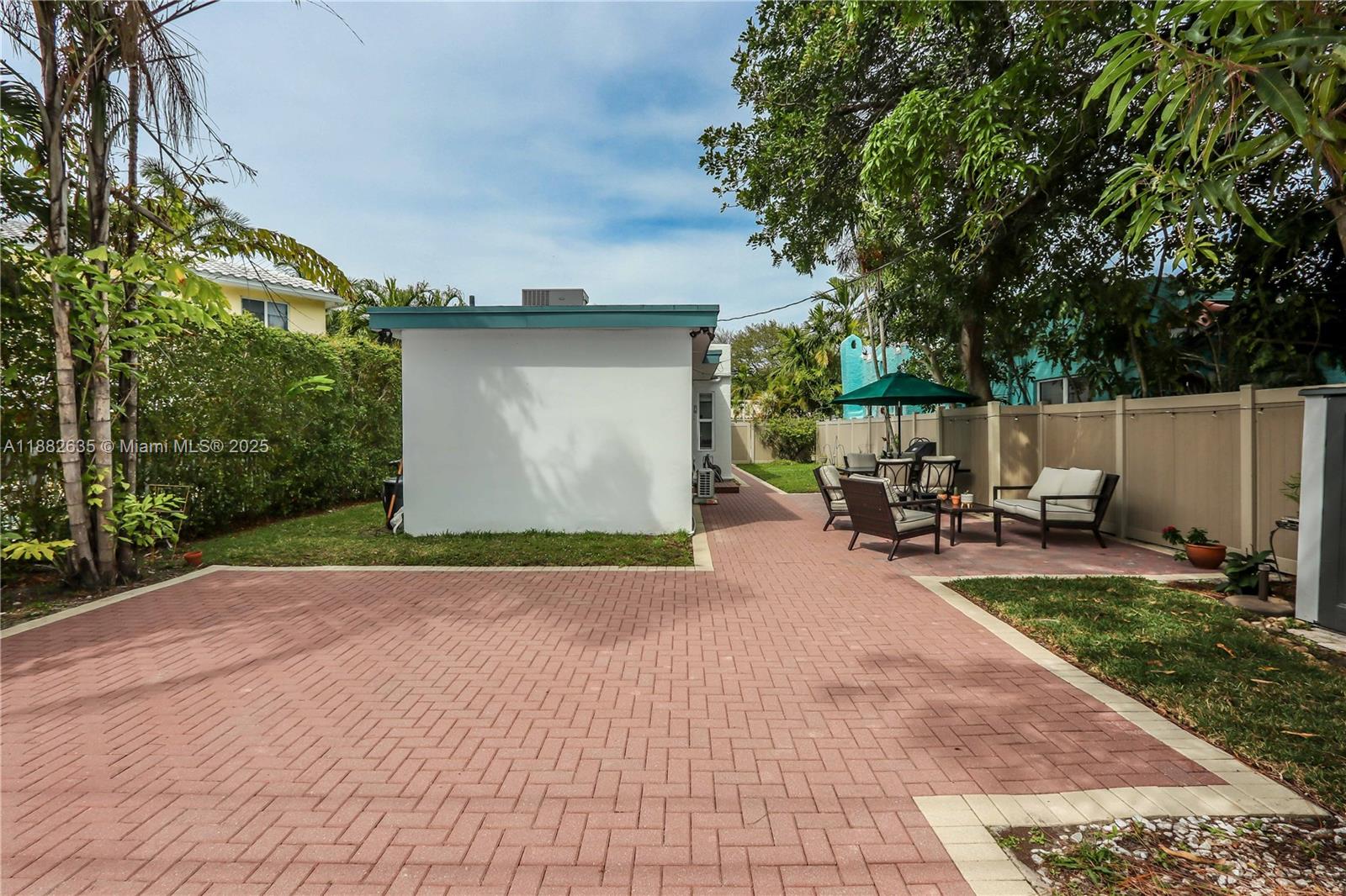 HOLLYWOOD - Residential Lease