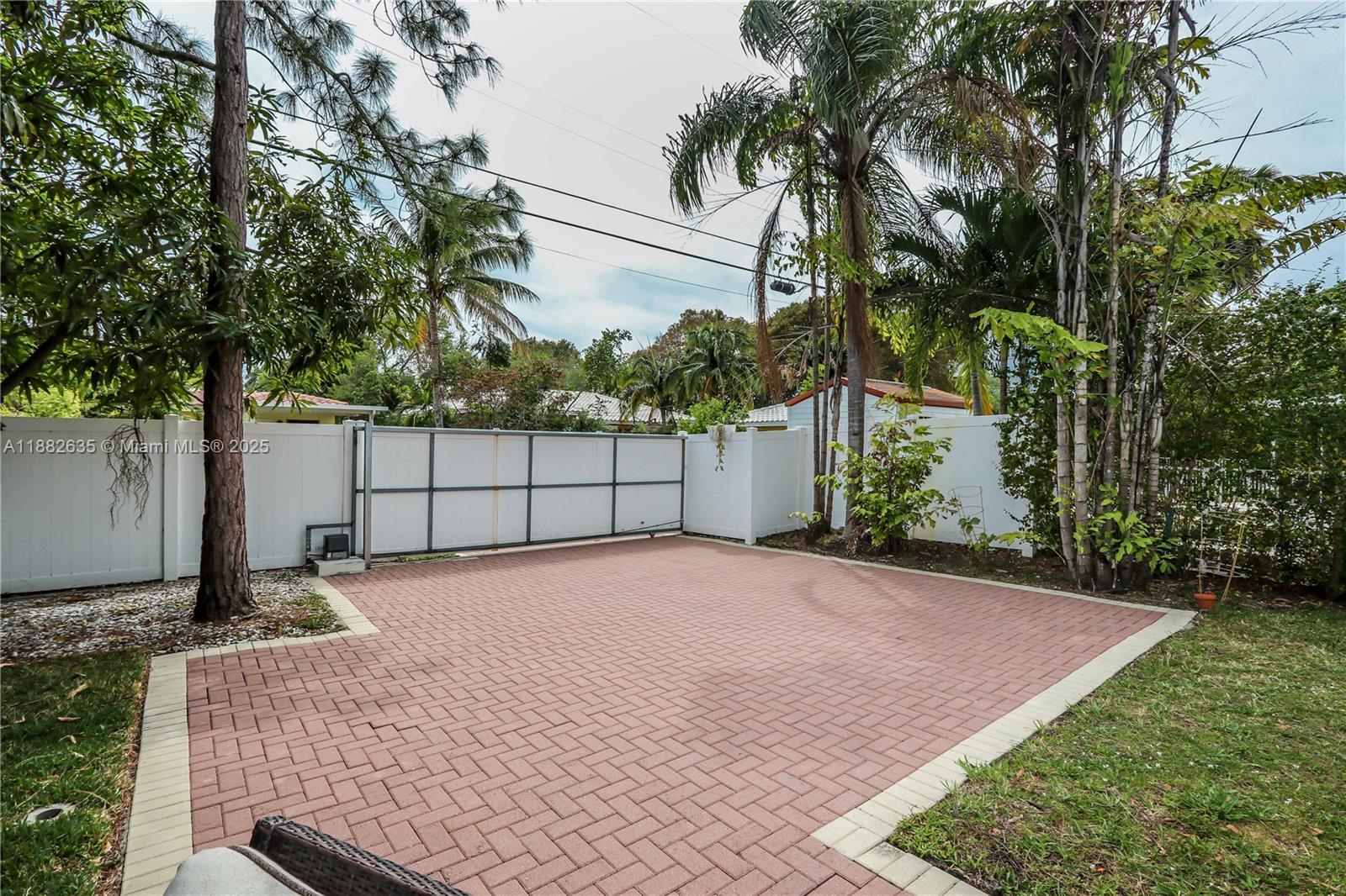 HOLLYWOOD - Residential Lease