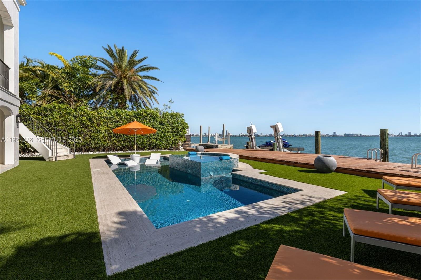 TREASURE ISLAND - Residential