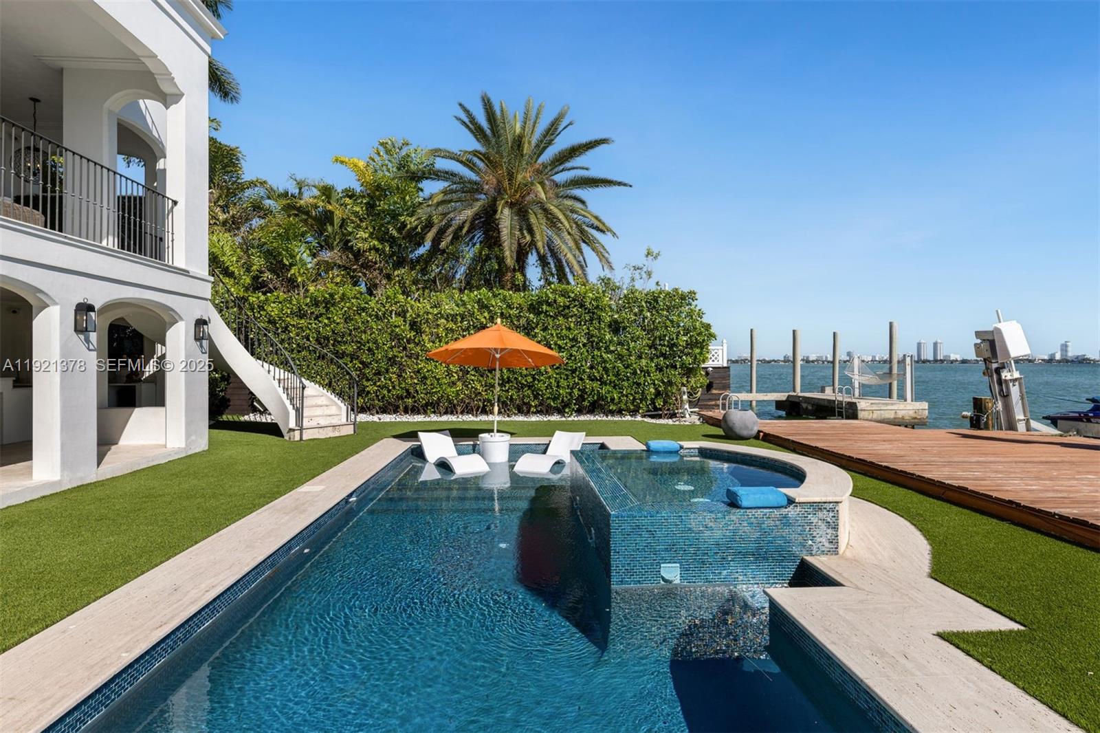 TREASURE ISLAND - Residential