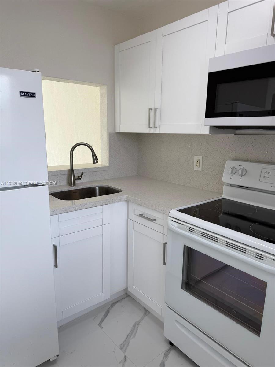 LE JEUNE GDN EST SEC 3 - Residential Lease