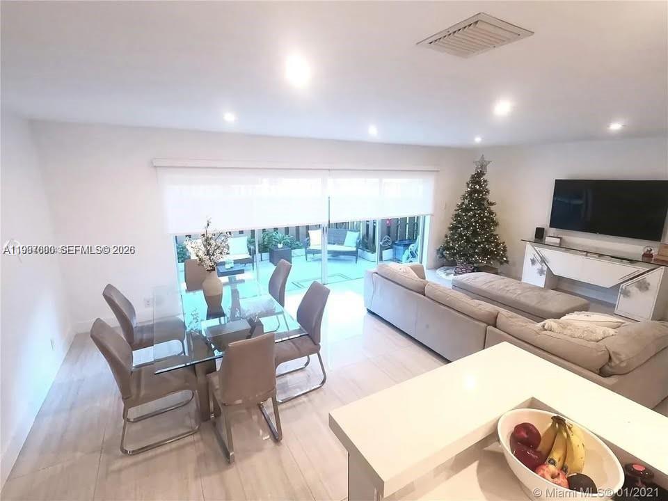 TOWNHOUSES AT JACARANDA C - Residential Lease