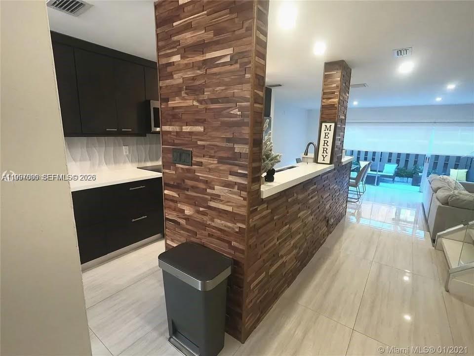 TOWNHOUSES AT JACARANDA C - Residential Lease