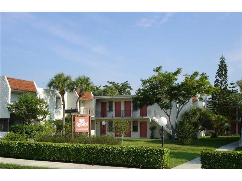 Palmetto Bay Condo walking distance to The Falls Shopping Mall and Metro Rail express Buses park the car and save on gas. Great schools. Applicants must submit to Credit Check and provide police report.
