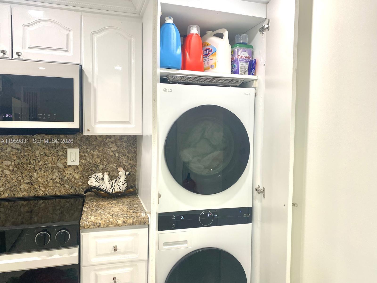 WINSTON TOWERS 600 CONDO - Residential