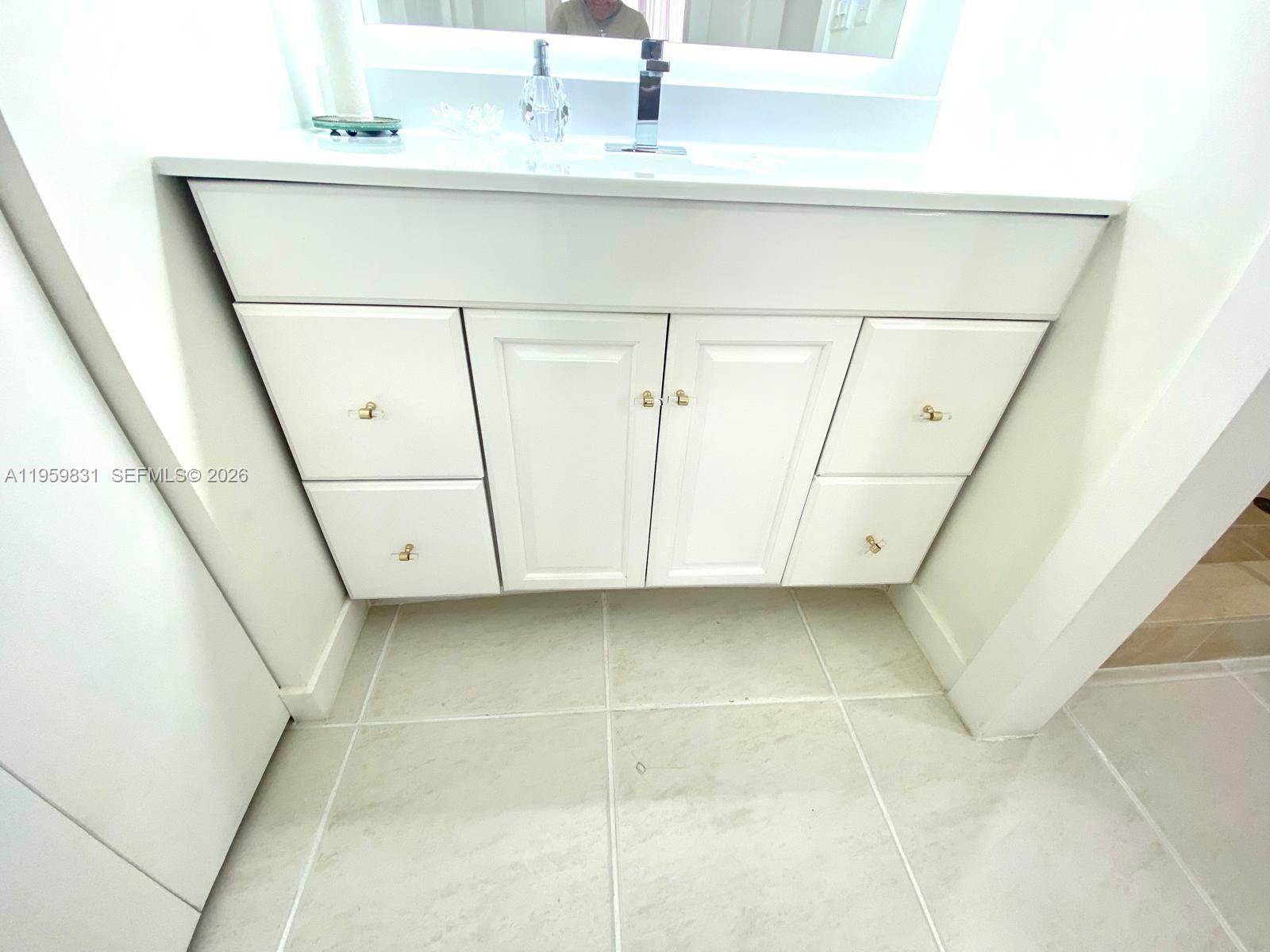 WINSTON TOWERS 600 CONDO - Residential