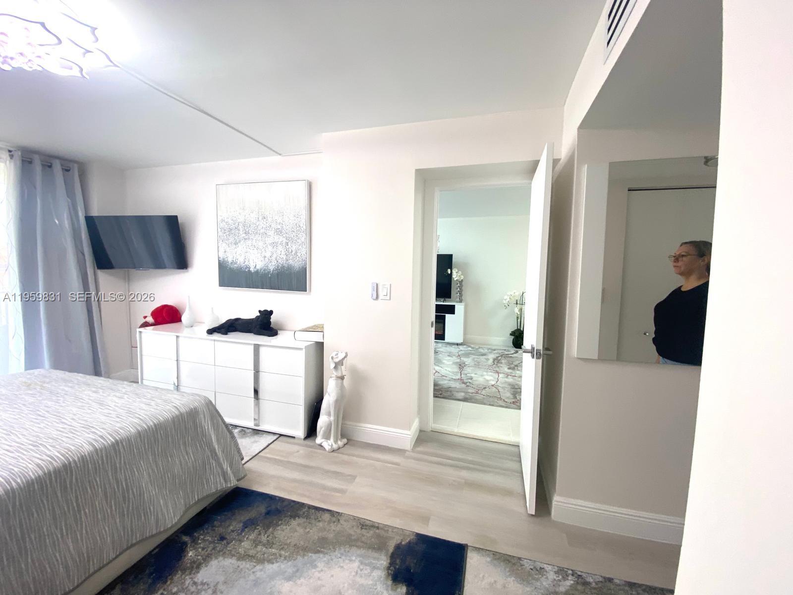 WINSTON TOWERS 600 CONDO - Residential