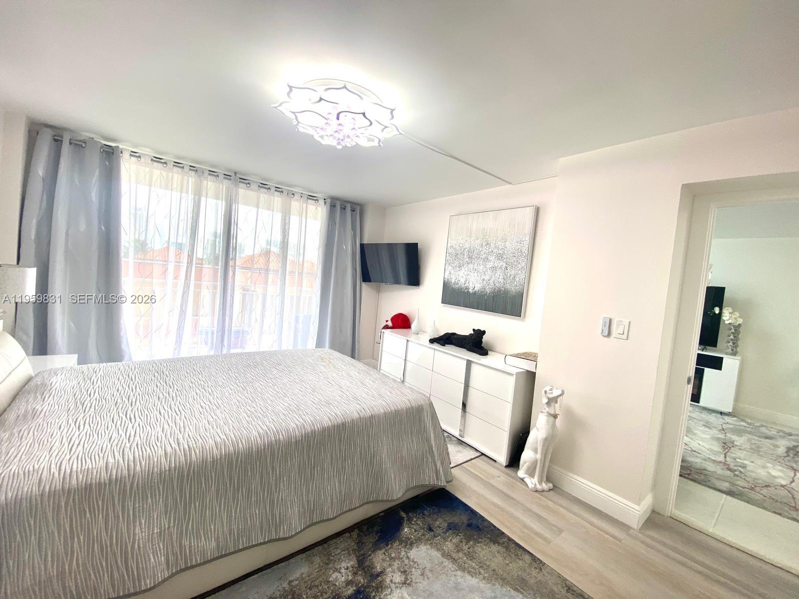 WINSTON TOWERS 600 CONDO - Residential