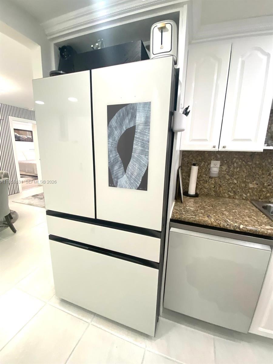 WINSTON TOWERS 600 CONDO - Residential