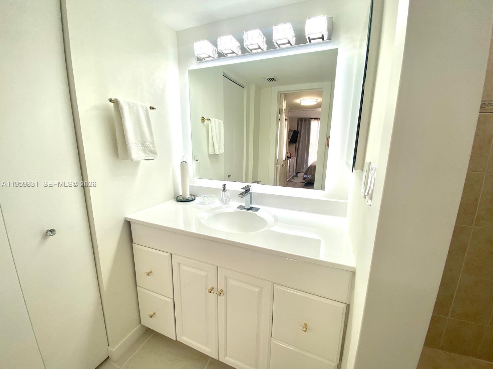 WINSTON TOWERS 600 CONDO - Residential