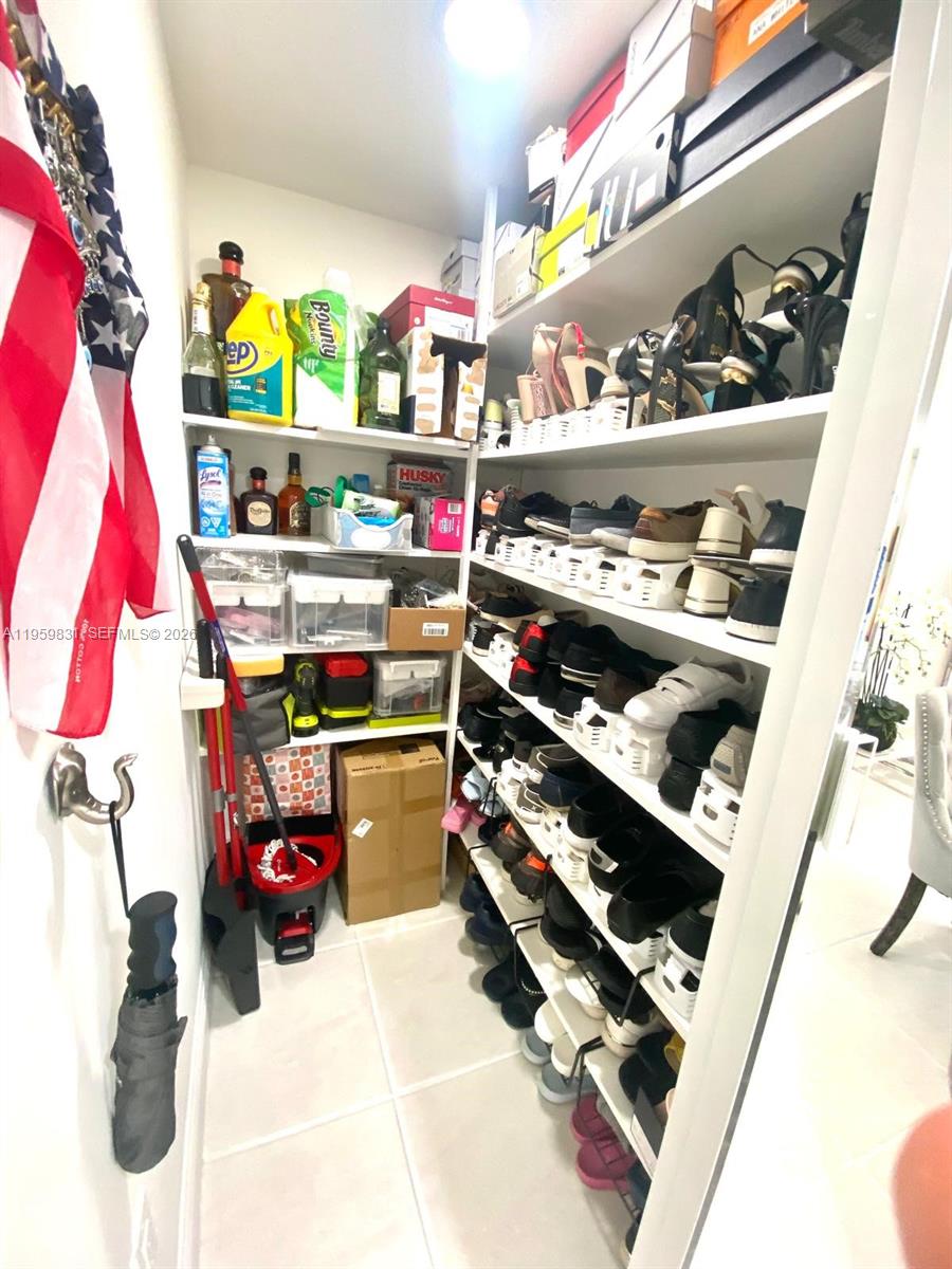 WINSTON TOWERS 600 CONDO - Residential