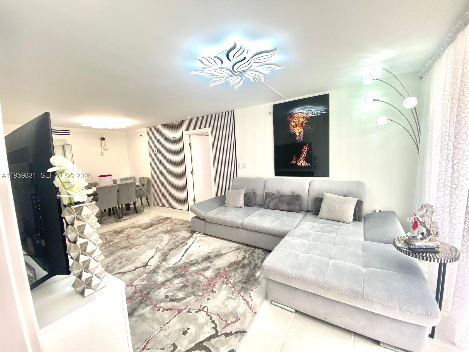 WINSTON TOWERS 600 CONDO - Residential