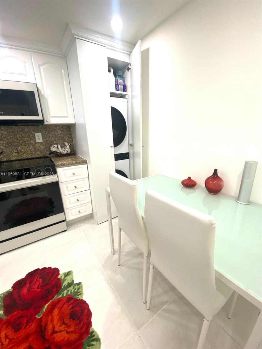 WINSTON TOWERS 600 CONDO - Residential