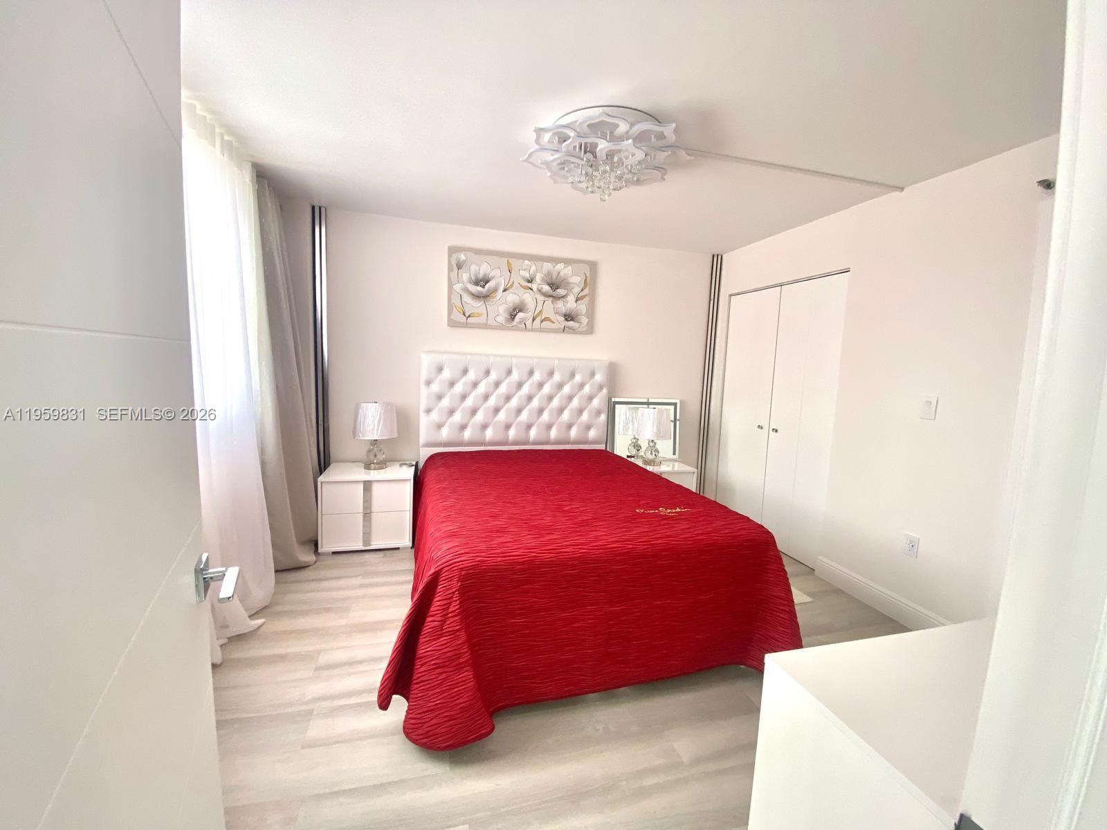 WINSTON TOWERS 600 CONDO - Residential